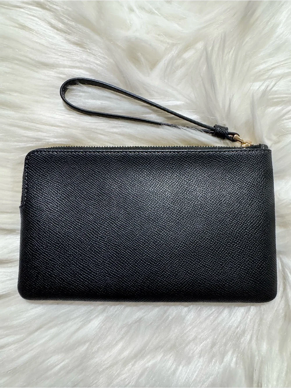 Coach || Large Corner Zip Wristlet